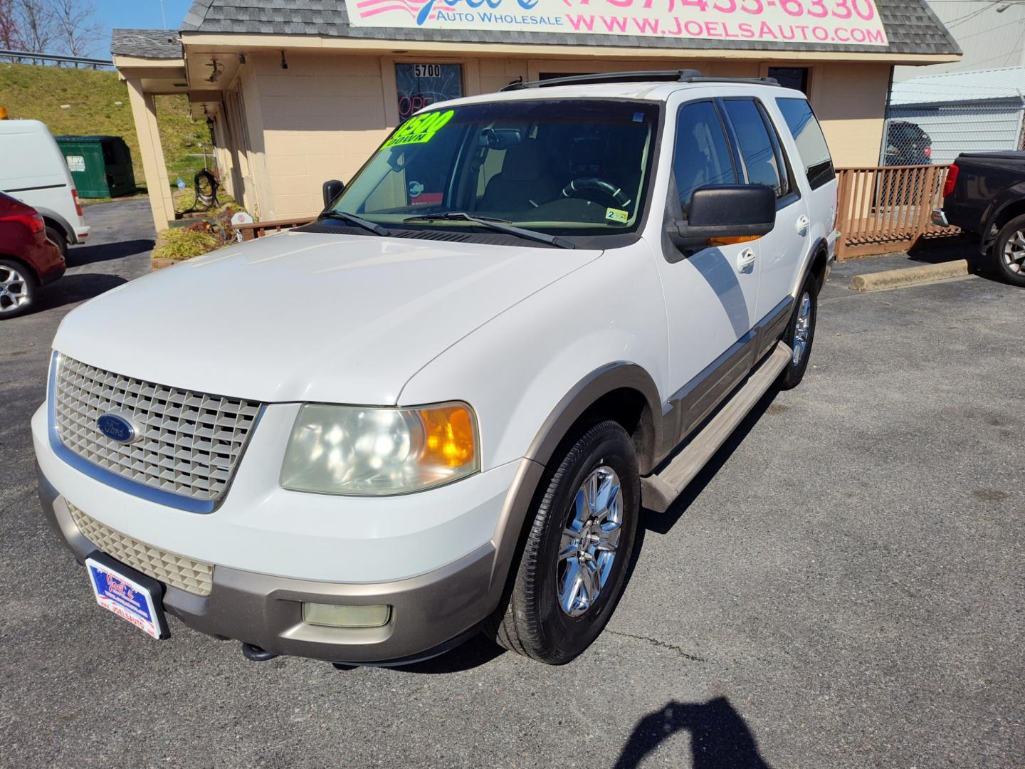 2003 White Ford Expedition Eddie Bauer 4WD (1FMPU18LX3L) with an 5.4L V8 SOHC 16V engine, 4-Speed Automatic Overdrive transmission, located at 5700 Curlew Drive, Norfolk, VA, 23502, (757) 455-6330, 36.841885, -76.209412 - Photo#5